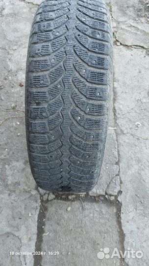 Bridgestone Blizzak Spike-01 225/65 R17