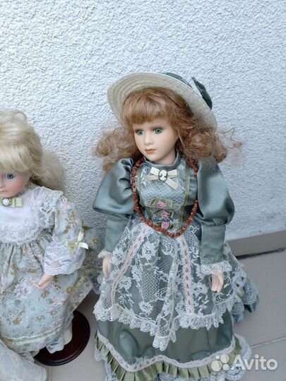 Кукла фарфоровая