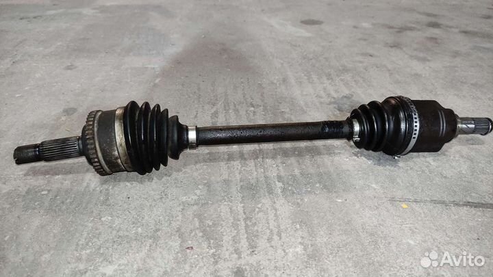 Привод (полуось) левая Nissan primera P12