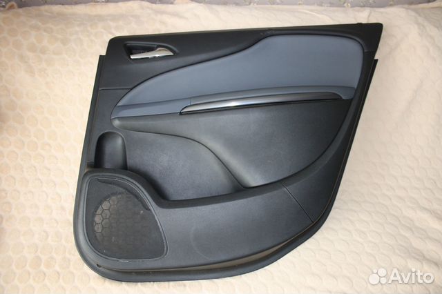 Обшивка задней двери Опель Зафира Турер