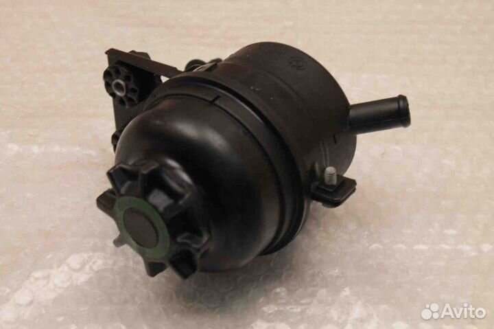 Бачок гура BMW E90 E91 E92 E93 2004-2013 E81 E