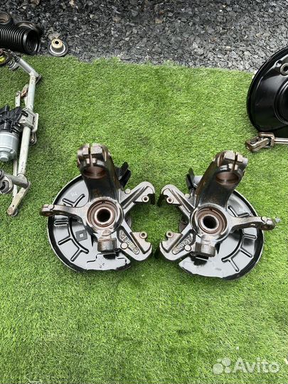 Кулак передний левый volkswagen polo хэчбэк