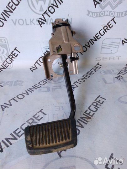 Педаль тормоза Hyundai Solaris 1