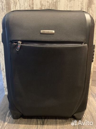 Чемодан на колесах samsonite
