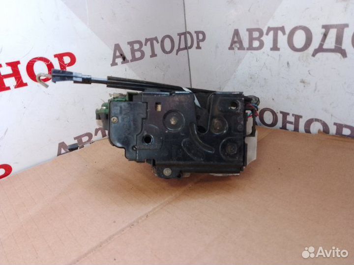 Замок двери задний левый Volkswagen Passat B5+