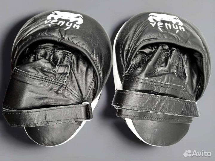 Боксерские лапы гнутые venum (натуральная кожа)
