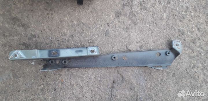 Кронштейн накладка правого крыла Гранта Fl