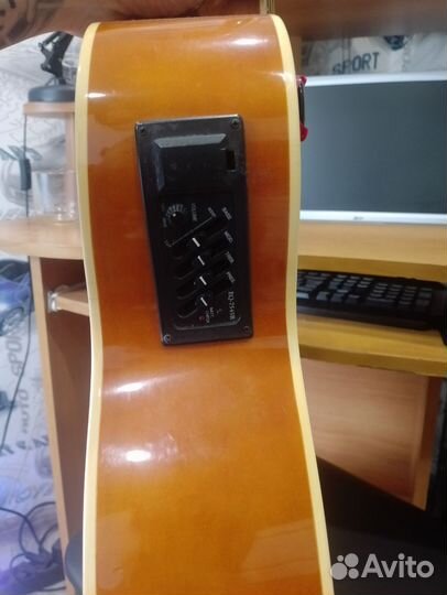 Акустическая гитара