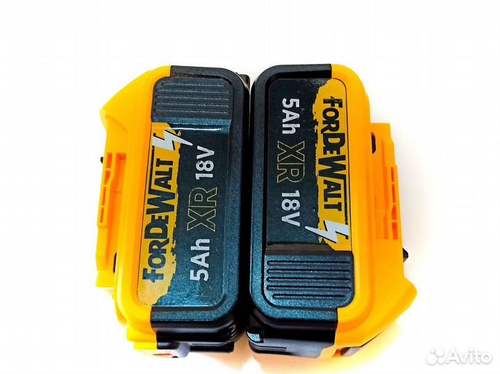 Пара аккумуляторных батарей Dewalt 18 V 5 Ah