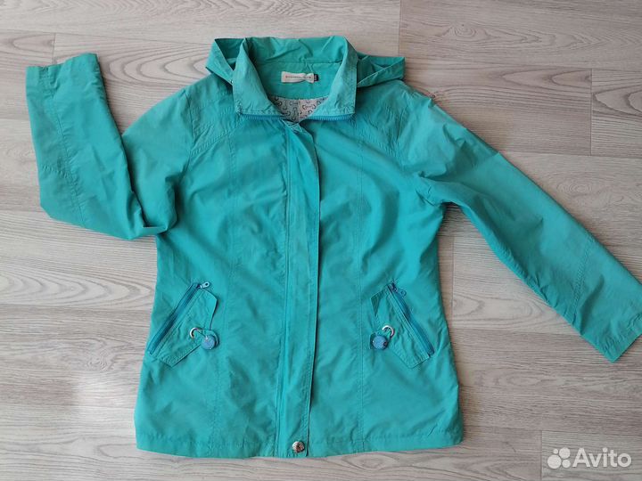 Ветровка женская