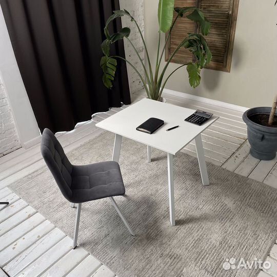 Письменный стол Ник 80*70 см. Белые ножки