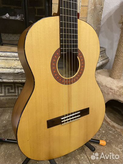 Классическая гитара yamaha C40M