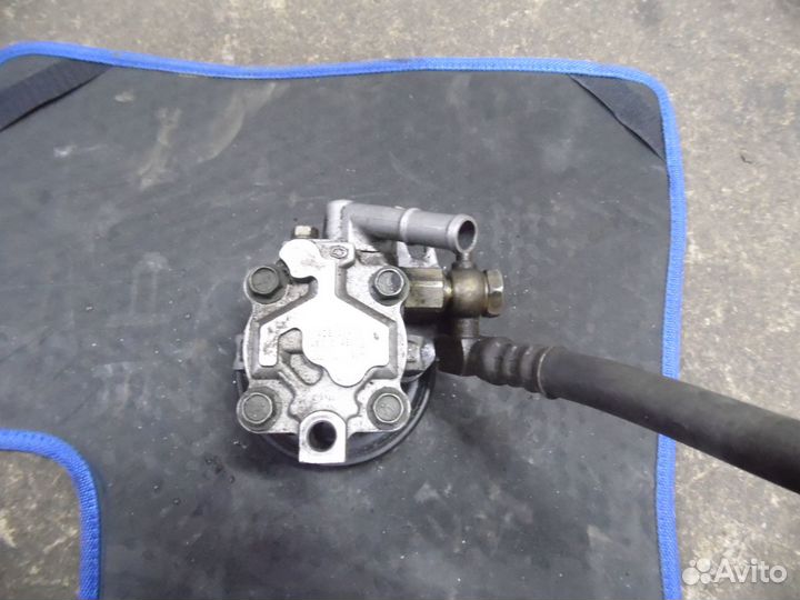 Насос гидроусилителя гур Ниссан Альмера 16