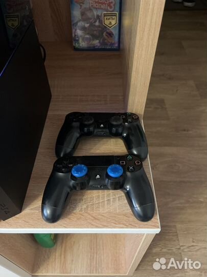 Продам PS4 (fat)