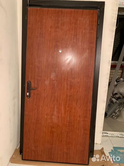 Дверь входная металлическая