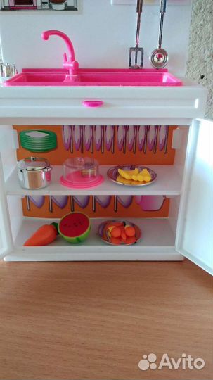 Кухоный набор мебели с аксессуарами