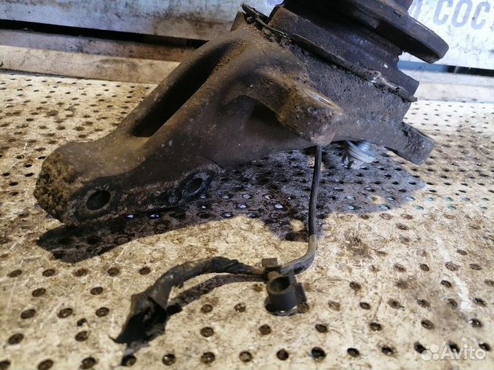 Кулак поворотный передний левый Opel Vectra