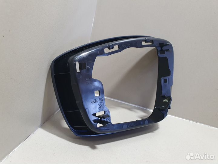 Рамка правого зеркала Skoda Rapid 1 / 2 / Polo 6