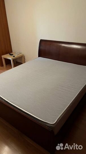 Кровать из массива и матрас 180х200