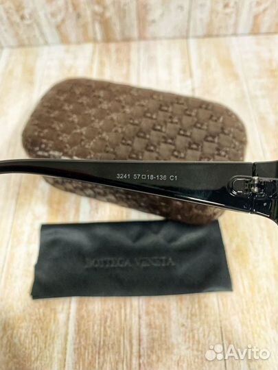 Солнцезащитные очки Bottega Veneta