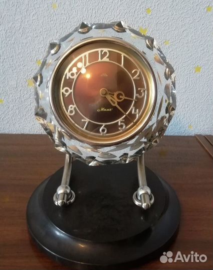 Часы Маяк. В хрустальном корпусе