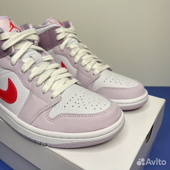 Nike Air Jordan 1 Mid Valentines Day (6.5usW)