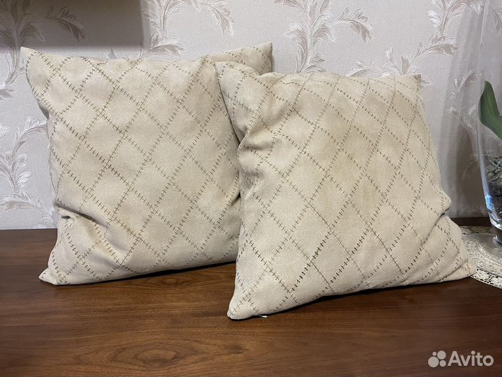 Подушки декоративные, две