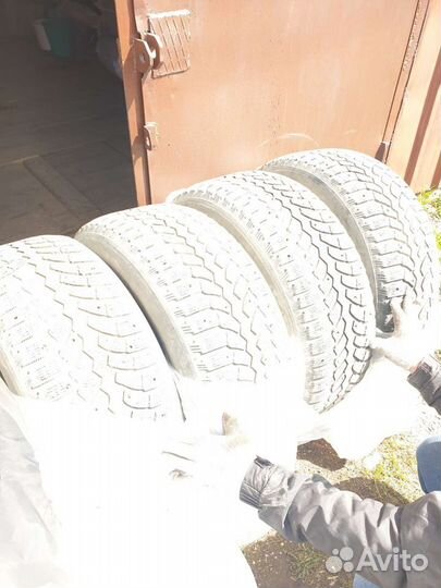 Bridgestone Blizzak Spike-01 285/60 R18