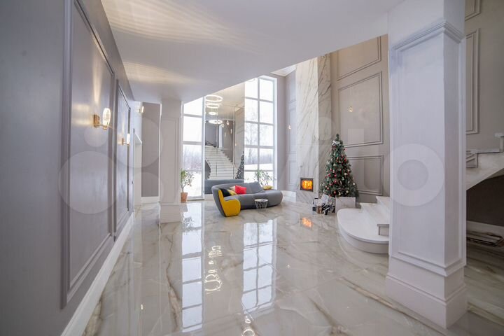 Коттедж 497 м² на участке 9 сот.