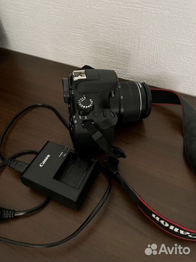 Зеркальная камера Canon EOS 1300D Kit
