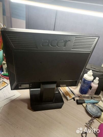 Монитор Acer с проводом