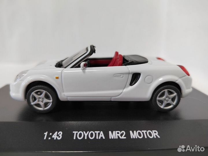 Модель авто Toyota MR2 Spyder в масштабе 1/43