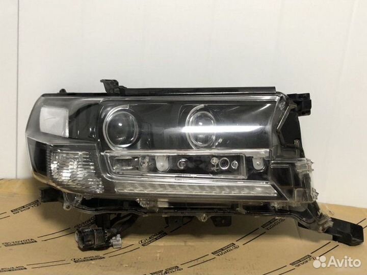 Фара правая Toyota Land Cruiser 200