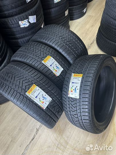 Pirelli Scorpion Winter 325/35 R22 и 285/40 R22 114W