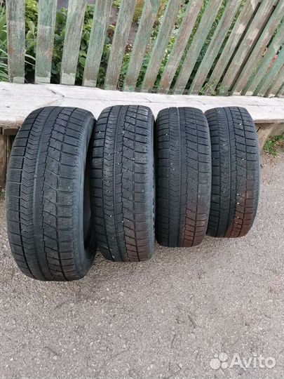 Bridgestone Blizzak VRX 215/60 R16