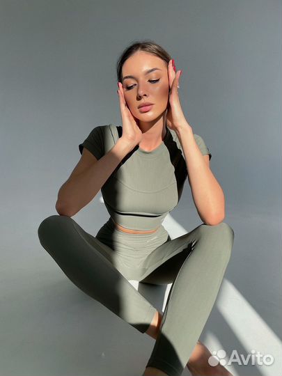 Спортивный комплект Joy secret (топ и леггинсы)