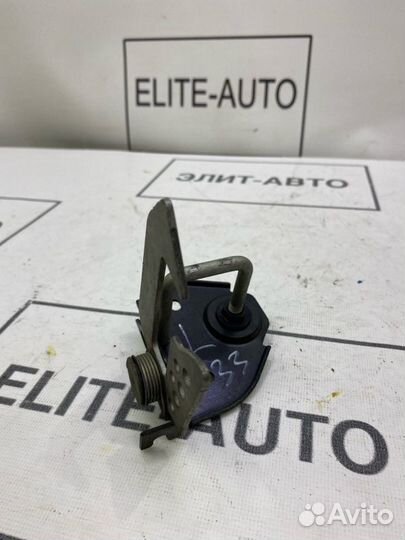 Замок капота левый Bmw 5 F10 2011