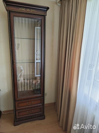 Шкаф витрина
