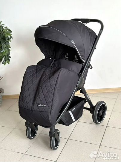 Прогулочная коляска всесезонная