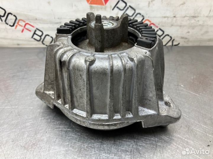 Подушка крепления двигателя Mercedes C-Class W204