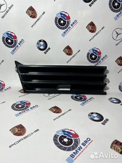 Заглушка бампера буксировочного крюка W210