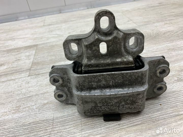 Подушка крепления двигателя Volkswagen Tiguan