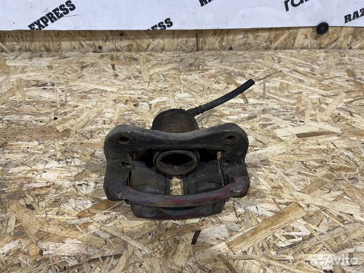 Суппорт тормозной перед правый Hyundai Elantra XD