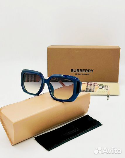 Солнцезащитные очки burberry
