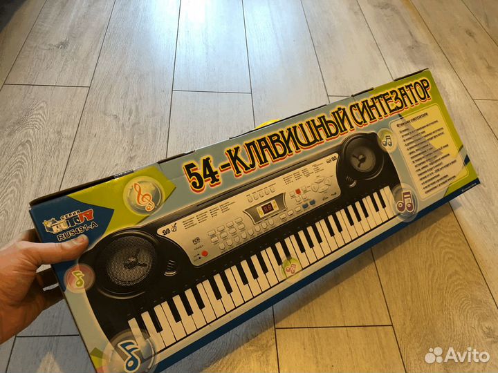 Детский 54-клавишный синтезатор (нераб.)