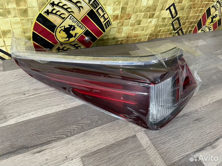 Фонарь задний левый наружный Lexus ES c 2018г