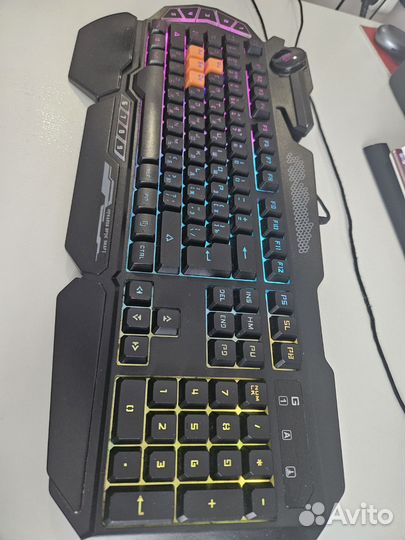 Игровая клавиатура и мышь