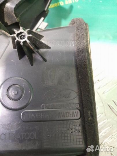 Дефлектор воздуховода правый Ford Focus 3 седан