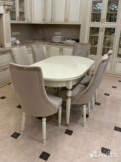 Кухонный стол и стулья