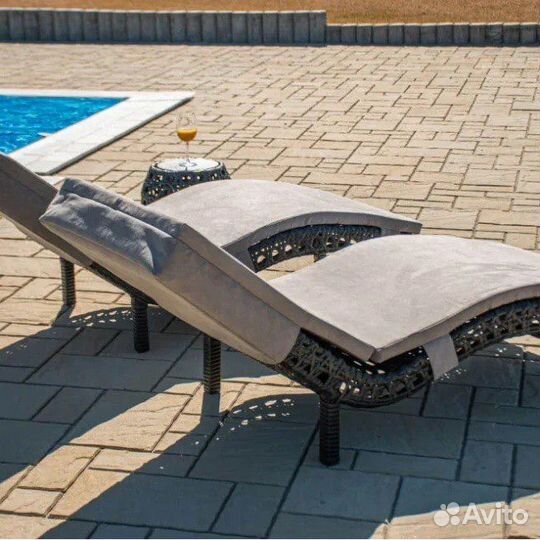 Шезлонг из ротанга 